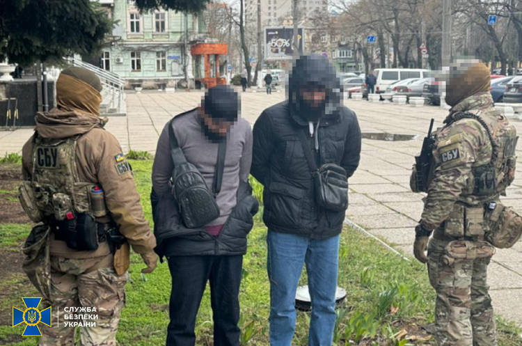 СБУ затримала двох іноземців, які готували ракетний удар по штабу Сил оборони на Одещині СБУ затримала двох іноземців, які готували ракетний удар по штабу Сил оборони на Одещині