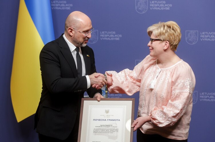 Прем'єр-міністри України та Литви Денис Шмигаль та Інгріда Шимоніте Литва закупить 3000 безпілотників для України – Шмигаль