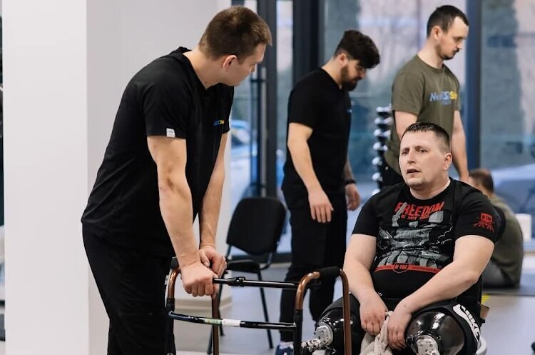 Життя після поранення: як фонд NextStep Ukraine ставить на ноги «важких» пацієнтів Життя після поранення: як фонд NextStep Ukraine ставить на ноги «важких» пацієнтів