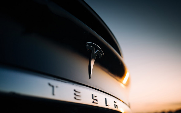 фото Shutterstock Tesla згорнула розробку «бюджетного» електромобіля вартістю $25 тисяч — Reuters