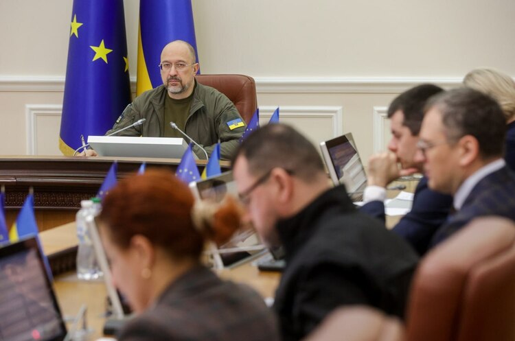 Кабмін визнав медичний транспорт від партнерів гуманітарною допомогою – Шмигаль Кабмін визнав медичний транспорт від партнерів гуманітарною допомогою – Шмигаль