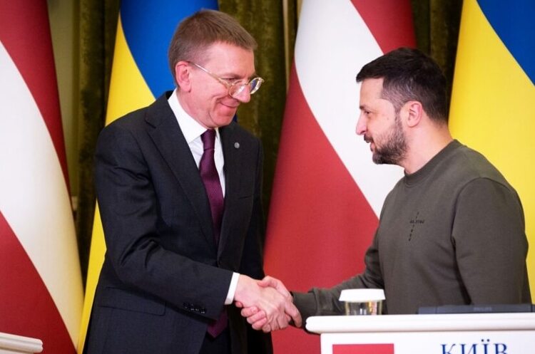 Україна та Латвія підписали безпекову угоду: Рига щороку надаватиме військову допомогу на 0,25% ВВП Україна та Латвія підписали безпекову угоду: Рига щороку надаватиме військову допомогу на 0,25% ВВП