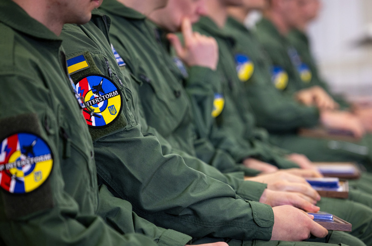 Перші українські пілоти закінчили навчання на F-16 у Британії – МО країни Перші українські пілоти закінчили навчання на F-16 у Британії – МО країни