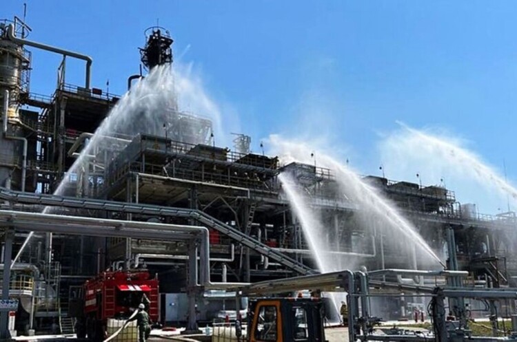 росія частково відновила потужності уражених дронами нафтопереробних заводів – Reuters росія частково відновила потужності уражених дронами нафтопереробних заводів – Reuters