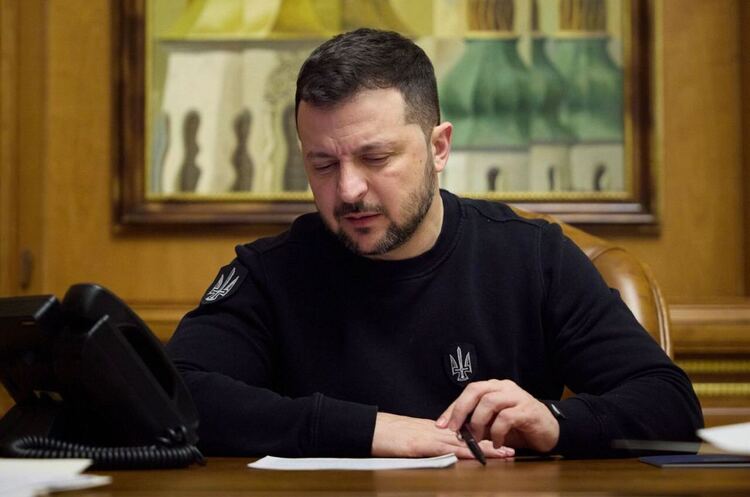Зеленський підписав закон про мобілізацію Зеленський підписав закон про мобілізацію