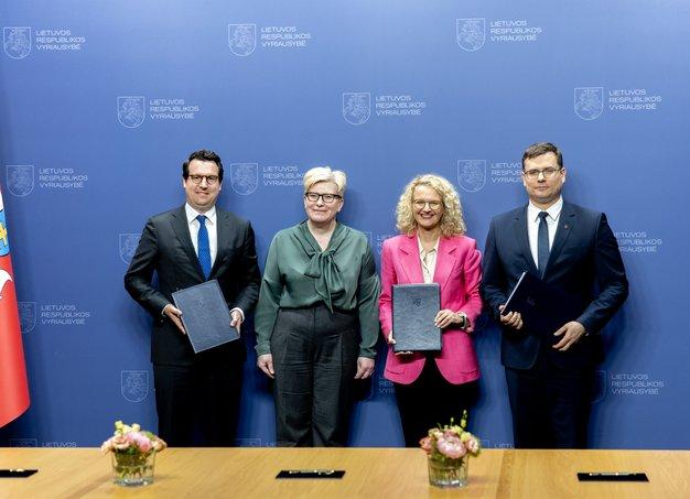 https://twitter.com/IngridaSimonyte Німецька Rheinmetall збудує у Литві завод із виробництва боєприпасів