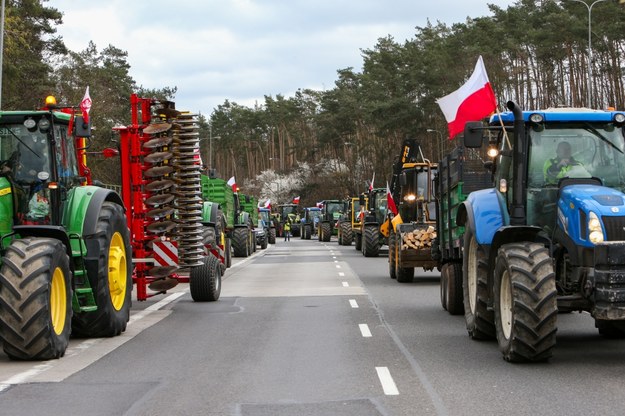 Польські фермери поновили блокування напрямків пунктів пропуску «Корчова – Краківець» і «Медика – Шегині» Польські фермери поновили блокування напрямків пунктів пропуску «Корчова – Краківець» і «Медика – Шегині»