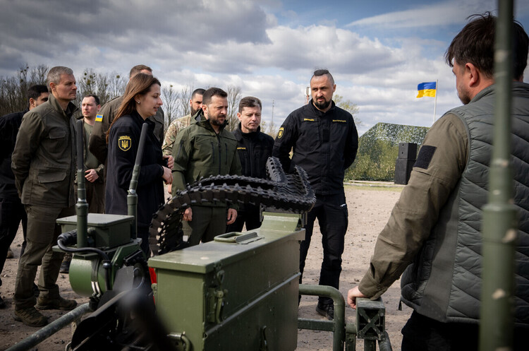 На підприємствах українського ОПК задіяно щонайменше 300 000 співробітників – Зеленський На підприємствах українського ОПК задіяно щонайменше 300 000 співробітників – Зеленський