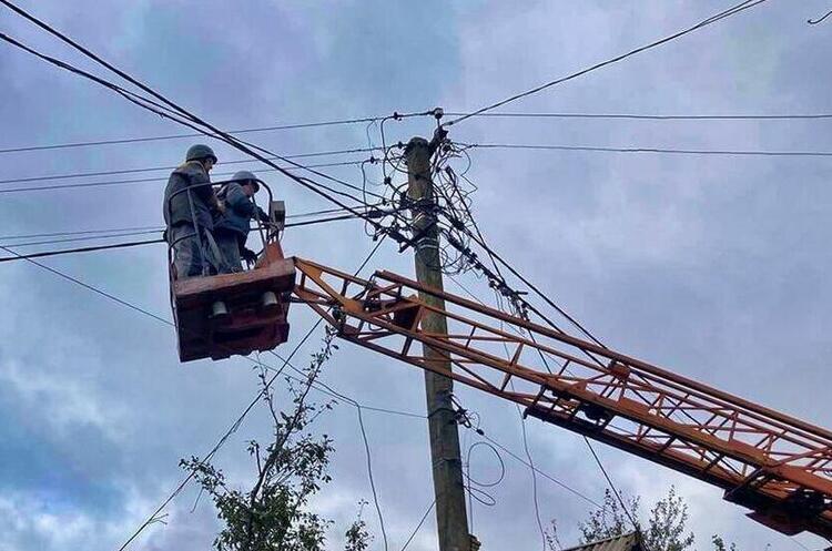 ДТЕК обіцяє до кінця дня повернути одеситам світло після ранкового обстрілу міста ДТЕК обіцяє до кінця дня повернути одеситам світло після ранкового обстрілу міста