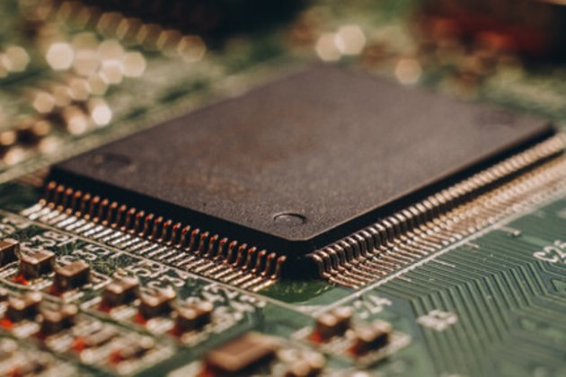 Байден оголосить про попередню угоду з Micron на $6,14 млрд у вигляді грантів на розробку чипів – Reuters Байден оголосить про попередню угоду з Micron на $6,14 млрд у вигляді грантів на розробку чипів – Reuters