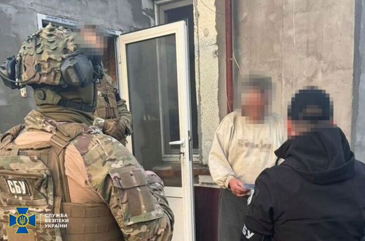 СБУ затримала коригувальників, які наводили авіабомби по позиціях ЗСУ СБУ затримала коригувальників, які наводили авіабомби по позиціях ЗСУ