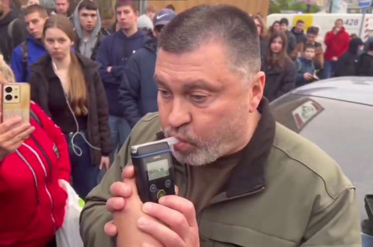 Очільник райдержадміністрації Броварів на п'яну збив 4 людей, йому вручили підозру Очільник райдержадміністрації Броварів на п'яну збив 4 людей, йому вручили підозру