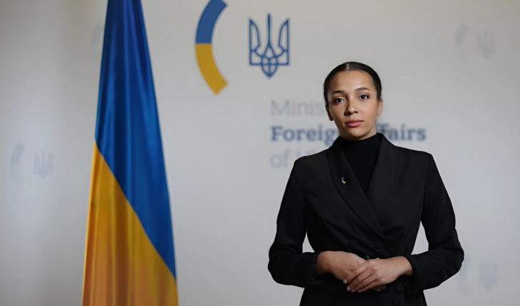 Вікторія Ші МЗС вперше в історії створило цифрову особу з використанням ШІ для коментування консульської інформації