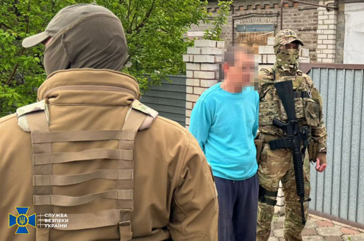 На Донеччині затримали ворожого агента, який шпигував за аеродромами На Донеччині затримали ворожого агента, який шпигував за аеродромами
