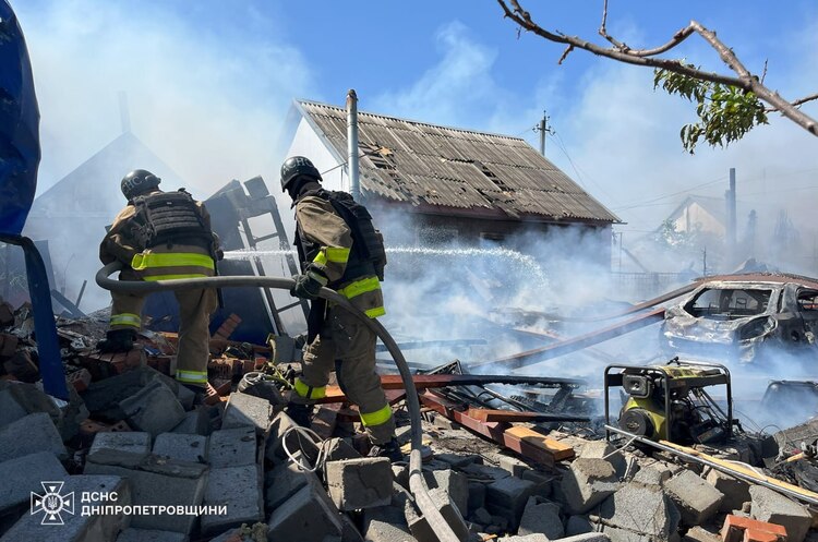 Окупанти обстріляли житловий сектор Нікополя Окупанти обстріляли житловий сектор Нікополя