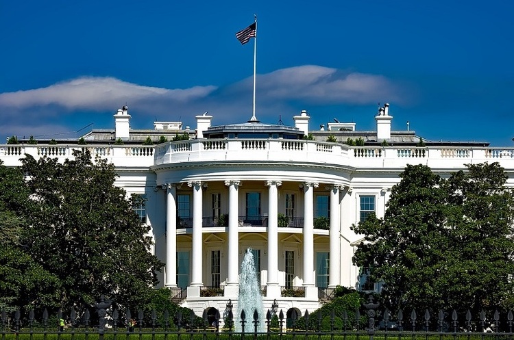 фото Shutterstock Bloomberg: США можуть виділити Україні ще $50 млрд