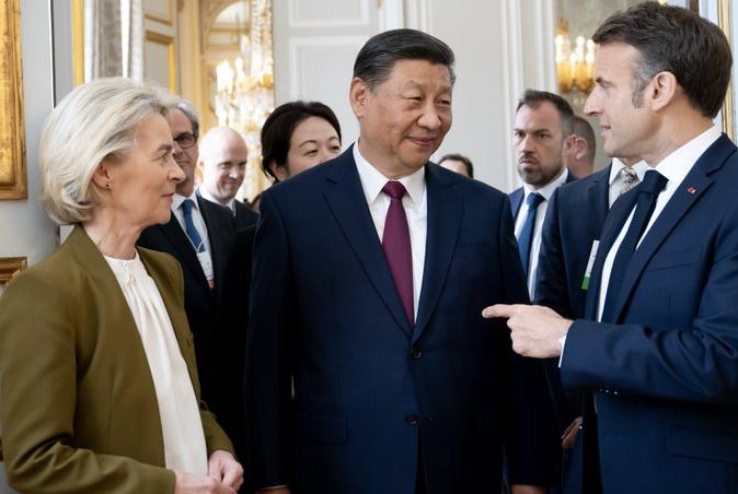 Твіттер @EmmanuelMacron Макрон і фон дер Ляєн закликали Сі Цзіньпіна натиснути на путіна, щоб той припинив війну