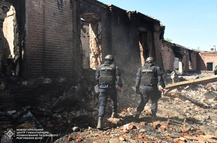 Ворог вдарив по центру Харкова: 14 людей поранені, серед них дитина (ОНОВЛЕНО) Ворог вдарив по центру Харкова: 14 людей поранені, серед них дитина (ОНОВЛЕНО)