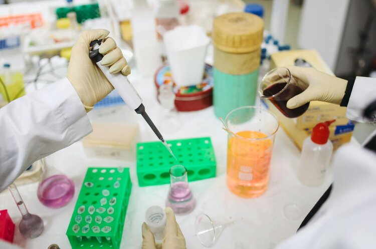 Фото: Рexels Компанія AstraZeneca відкликала свою вакцину від COVID-19 із ринку