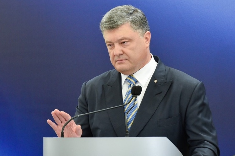 фото DR Порошенко закликав Німеччину не платити гроші українським чоловікам, які покинули Україну