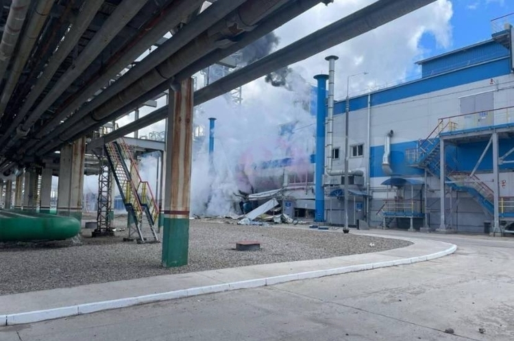 Дрон СБУ подолав 1500 км і влучив у НПЗ «Газпрому» Дрон СБУ подолав 1500 км і влучив у НПЗ «Газпрому»