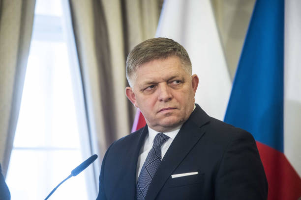 У парламенті Словаччини сталася стрілянина, поранений прем'єр Роберт Фіцо (доповнено) У парламенті Словаччини сталася стрілянина, поранений прем'єр Роберт Фіцо (доповнено)