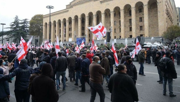 Акції грузинських компаній, що торгуються на Лондонській фондовій біржі, падають на тлі політкризи в Грузії Акції грузинських компаній, що торгуються на Лондонській фондовій біржі, падають на тлі політкризи в Грузії