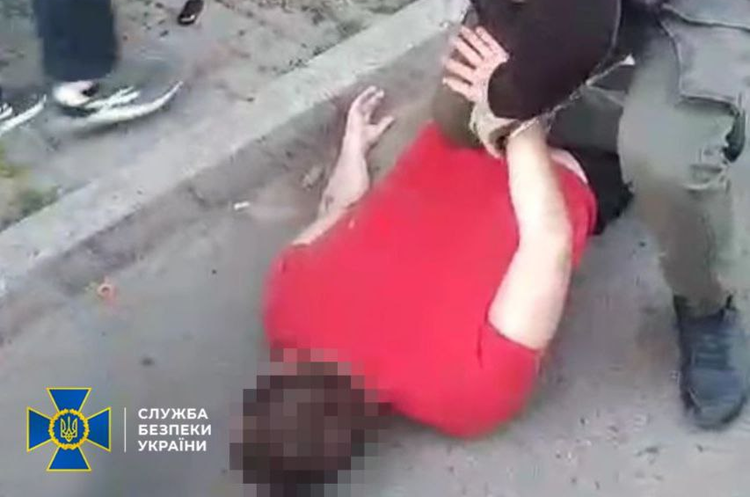 В Одесі затримали ворожого інформатора, який відстежував ППО В Одесі затримали ворожого інформатора, який відстежував ППО
