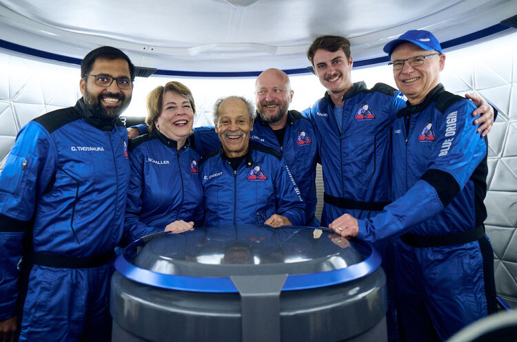 blueorigin.com Компанія Безоса Blue Origin запустила ракету з космічними туристами після 2 років перерви