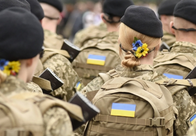 Всі жінки-медики та фармацевти мусять стати на військовий облік, щоб працевлаштуватись Всі жінки-медики та фармацевти мусять стати на військовий облік, щоб працевлаштуватись