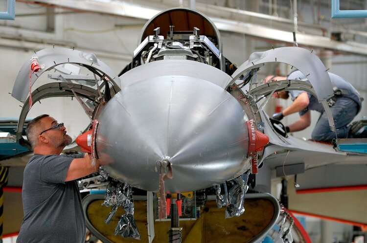 Перші фахівці в обслуговуванні F-16 почали повертатися в Україну – Євлаш Перші фахівці в обслуговуванні F-16 почали повертатися в Україну – Євлаш