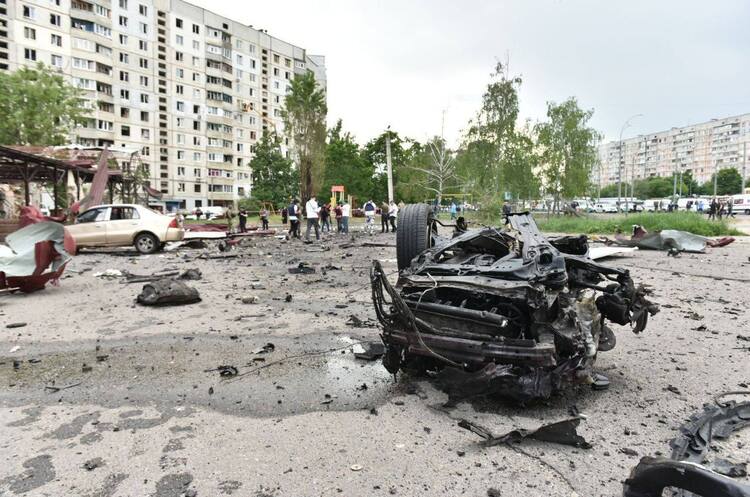 росіяни обстріляли Харків, горять АЗС і багатоповерхівка (ОНОВЛЕНО) росіяни обстріляли Харків, горять АЗС і багатоповерхівка (ОНОВЛЕНО)