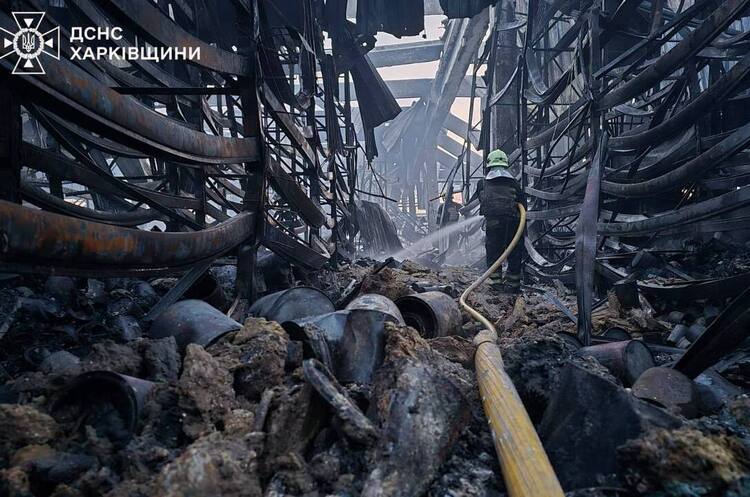 росіяни вдень вдарили по «Епіцентру» у Харкові, є загиблі (ОНОВЛЕНО) росіяни вдень вдарили по «Епіцентру» у Харкові, є загиблі (ОНОВЛЕНО)