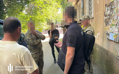 В Одеському ТЦК викрили багатомільйонну схему заробітку на «ухилянтах» В Одеському ТЦК викрили багатомільйонну схему заробітку на «ухилянтах»
