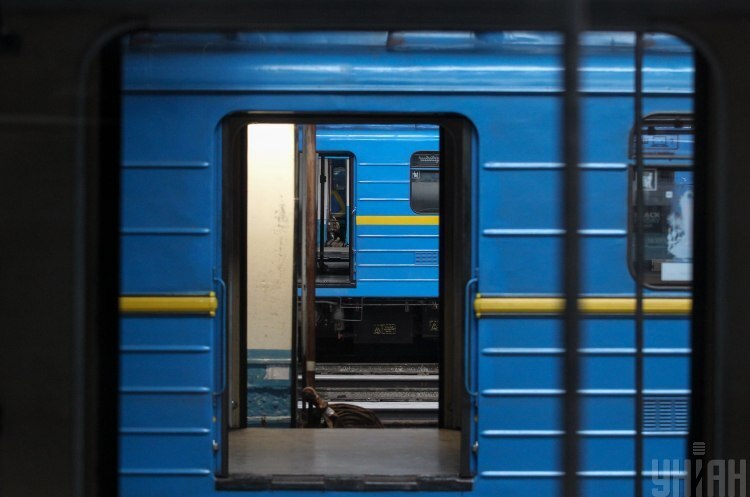 Київський метрополітен збільшує інтервали між поїздами через брак працівників Київський метрополітен збільшує інтервали між поїздами через брак працівників