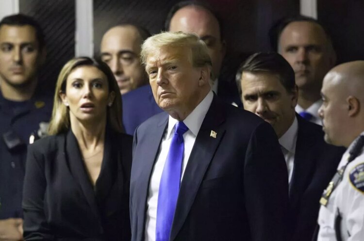 Трампа визнали винним у фальсифікаціях: ключові наслідки для США Трампа визнали винним у фальсифікаціях: ключові наслідки для США