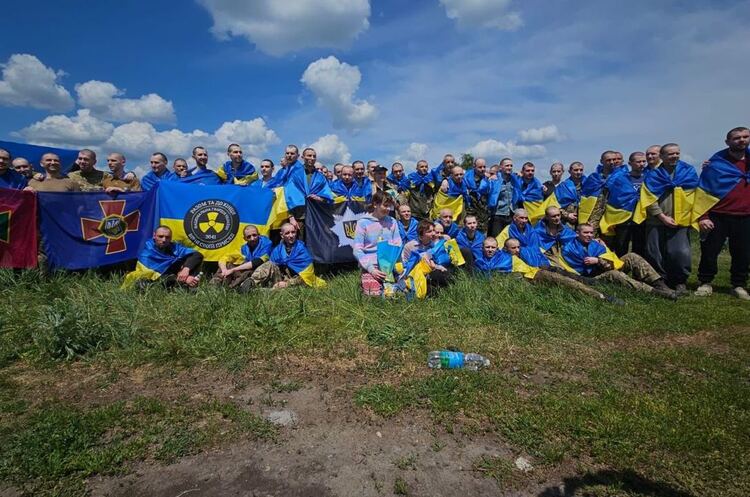 Україна та росія провели обмін військовополоненими – Зеленський Україна та росія провели обмін військовополоненими – Зеленський