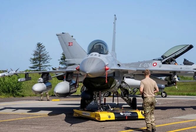 Перший фахівець з обслуговування F-16 уже прибув до України з Греції – ЗМІ Перший фахівець з обслуговування F-16 уже прибув до України з Греції – ЗМІ
