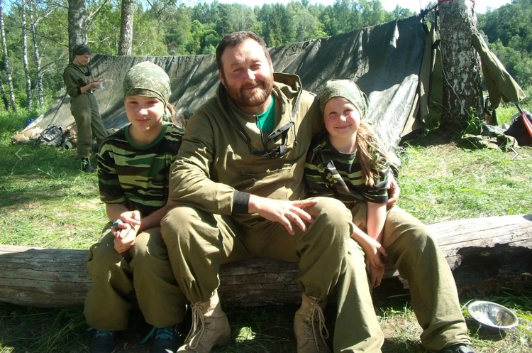 СБУ оголосила підозру пропагандисту, який вербує школярів у Криму на війну проти України СБУ оголосила підозру пропагандисту, який вербує школярів у Криму на війну проти України