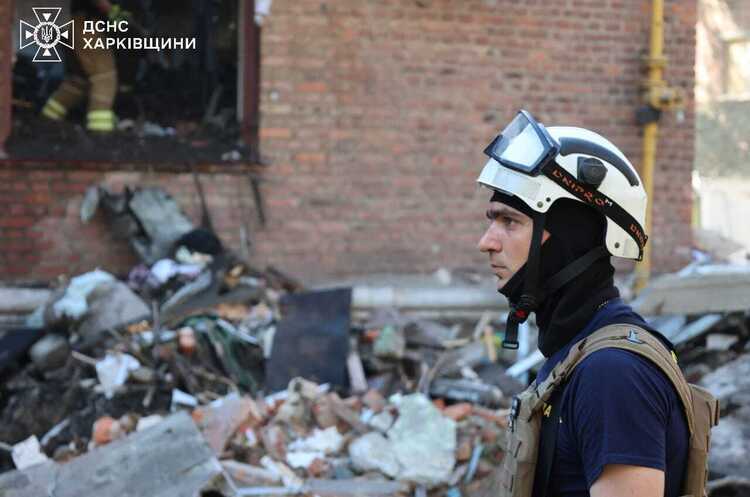 Удар по багатоповерхівці у Харкові: пошуково-рятувальну операцію завершено Удар по багатоповерхівці у Харкові: пошуково-рятувальну операцію завершено
