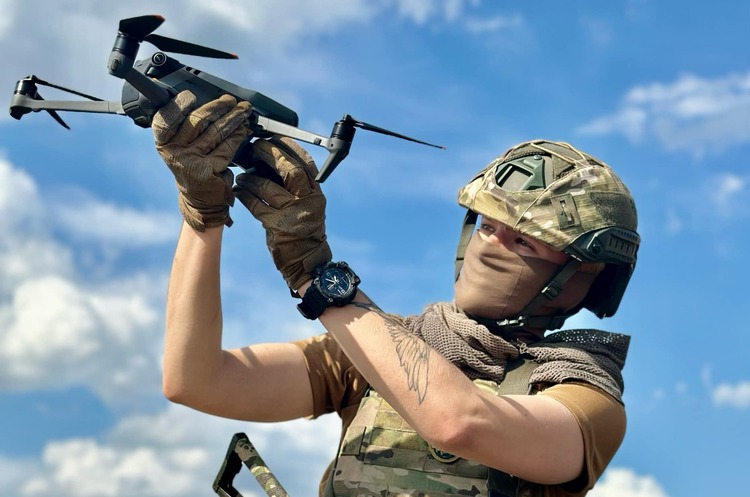 Британія та Латвія відкрили перший тендер на постачання FPV-дронів для України – МО Британії Британія та Латвія відкрили перший тендер на постачання FPV-дронів для України – МО Британії