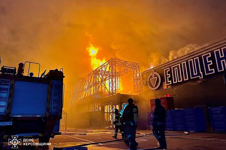 Росіяни зруйнували ще один «Епіцентр» у Херсоні Росіяни зруйнували ще один «Епіцентр» у Херсоні