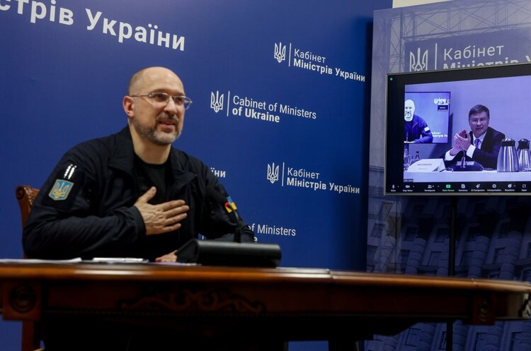 Україна потребує десятки мільярдів доларів щорічних інвестицій для відбудови – Шмигаль Україна потребує десятки мільярдів доларів щорічних інвестицій для відбудови – Шмигаль