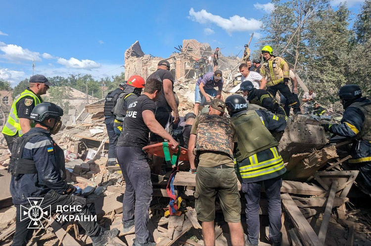 Ракетний удар по Кривому Рогу: рятувальні роботи завершено (ОНОВЛЕНО) Ракетний удар по Кривому Рогу: рятувальні роботи завершено (ОНОВЛЕНО)
