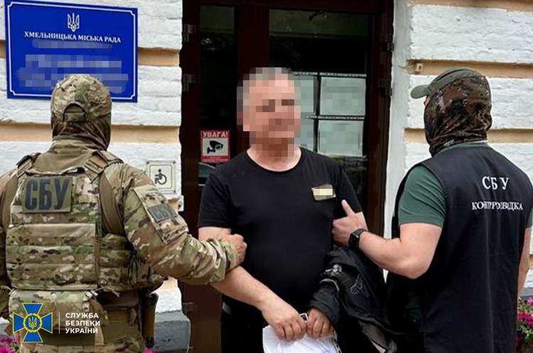 Чиновник Хмельницької міськради працював на фсб Чиновник Хмельницької міськради працював на фсб
