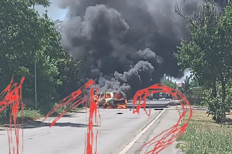 У росії підірвали автомобіль офіцера, внесеного до «Миротворця» У росії підірвали автомобіль офіцера, внесеного до «Миротворця»