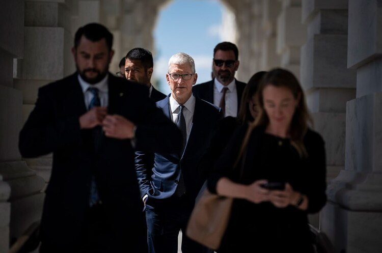 ҳ   .    Apple?