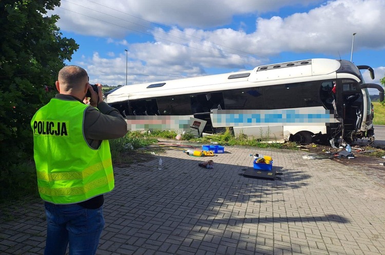 У Польщі перевернувся пасажирський автобус з українцями У Польщі перевернувся пасажирський автобус з українцями