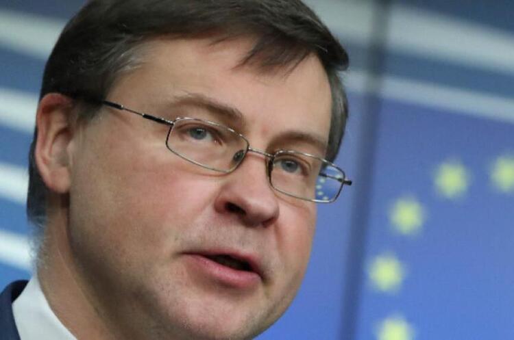 Валдіс Домбровскіс Перший транш із доходів від російських активів Україна отримає вже цього літа — єврокомісар