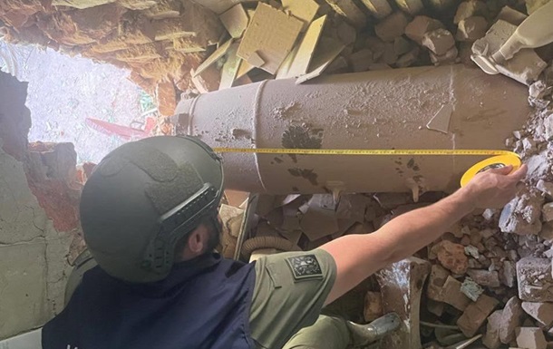 фото Харківська обласна прокуратура росіяни вперше атакували Харків плануючою бомбою ФАБ-500